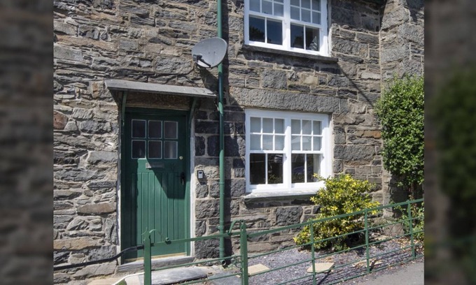 Pentre-Foelas Apartment | A foelas 2 bed cottage that sleeps 3 guests in 2 bedrooms
