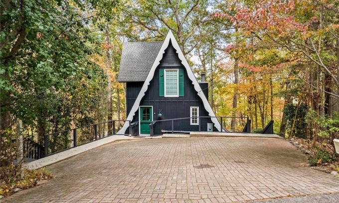 Gainesville House | A-Frame on Lake Lanier with Private Dock