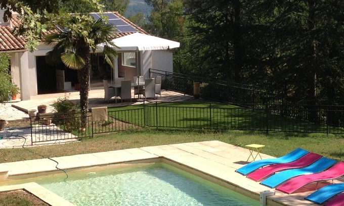 Brignoles House | A fully equipped villa with pool and garden in the middle of the forest