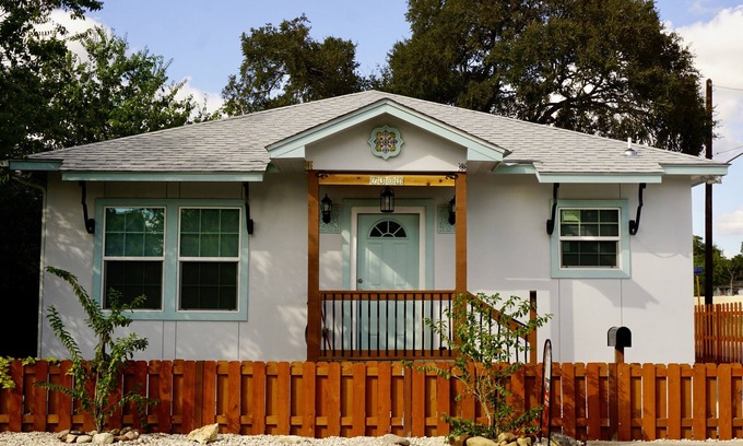 Northwest Los Angeles Heights House | A Gem off of IH-10