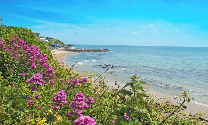 Ventnor Cottage | A gorgeous Shepherd’s Hut with stunning views, hot tub and indoor pool.