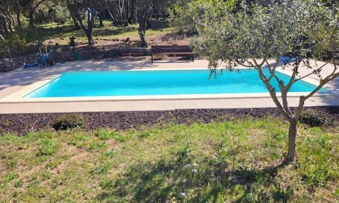 Besse-sur-Issole Apartment | A green setting .