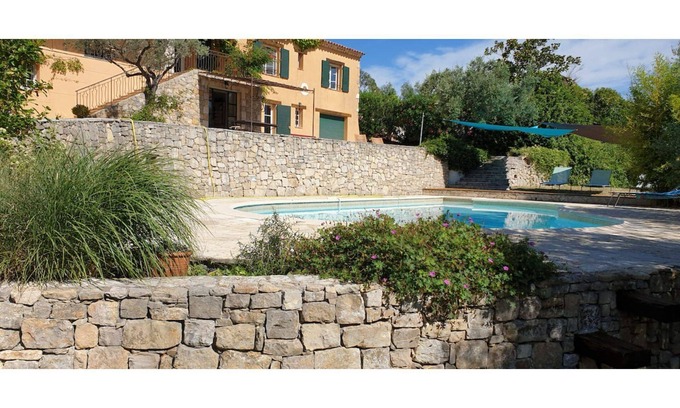 Tourrettes House | A green setting between sea and mountains