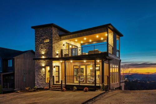 Sevierville House | A Haven of Comfort Elegance Views and Hot tub