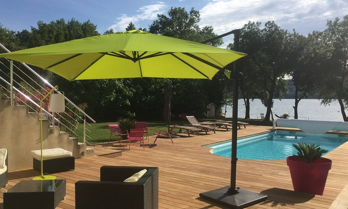 Istres Villa | A HAVEN OF PEACE, FEET IN THE WATER