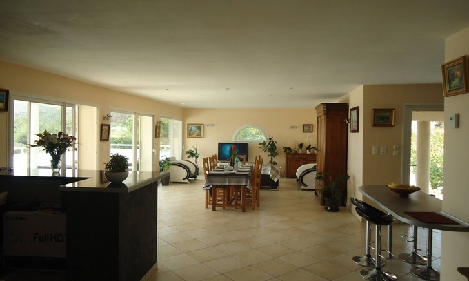 Istres House | A haven of peace nestled in the heart of Provence