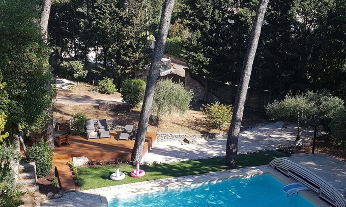 Saint-Etienne-du-Gres House | A hidden paradise in the beautiful surroundings of Saint-Remy-de-Provence!