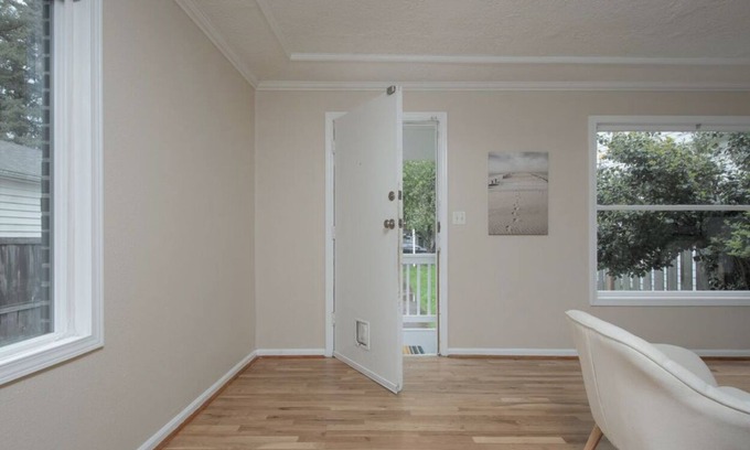 Portsmouth House | A Home A Way from your Home with 3-bedroom & 2 bathroom with free parking
