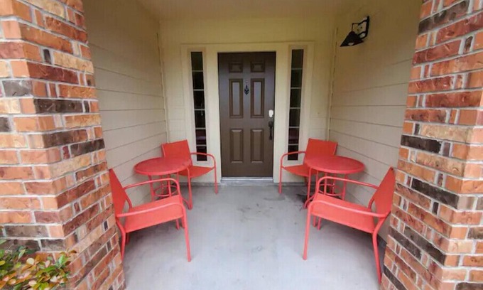 Conroe House | A Home away from Home- King bed-sleeps9