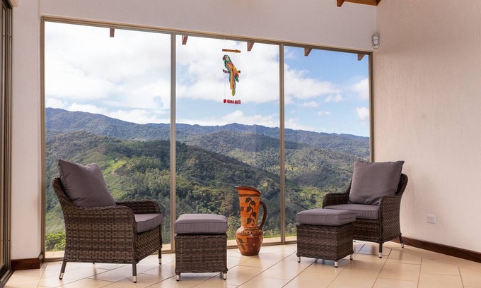 Orosi House | A home with beautiful mountain views. A Gem Close to Orosi.