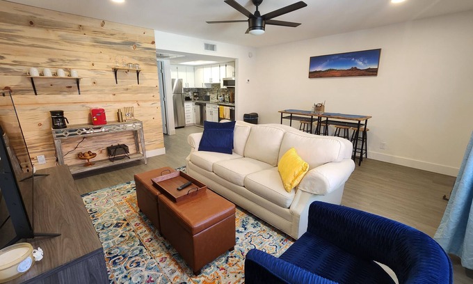 Riverside Condo | A Homey Desert Oasis. Walk to ASU/ Mill Ave!