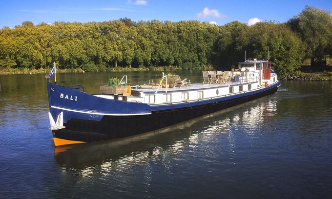 Bois Blancs Boat Rental | A houseboat in the heart of Lille