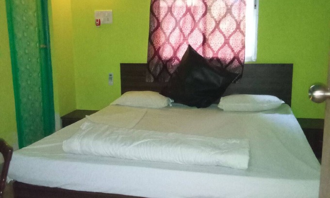 Agartala Hotel | A India Guest House AC Deluxe Room