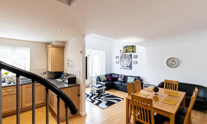 Warrington Apartment | A Jungle in Houston, Warrington, Great Sankey