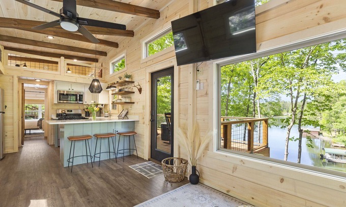 Oconee County Cabin | A Lakefront Tiny Cabin: Kayaks,SUP,Near Jocassee