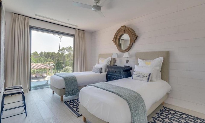 Magalas Apartment | A large table with chairs and a garden furniture with sunbeds