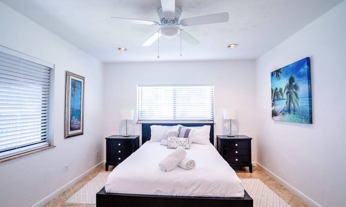Hendricks and Venice Isles House | A lg 1bed Off Las Olas on the water free kayaks