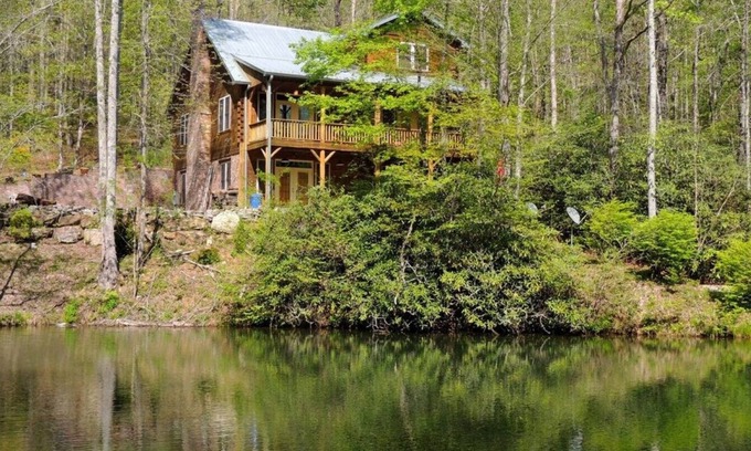Hendersonville Cabin | A little bit of heaven in the Blue Ridge Mountains!
