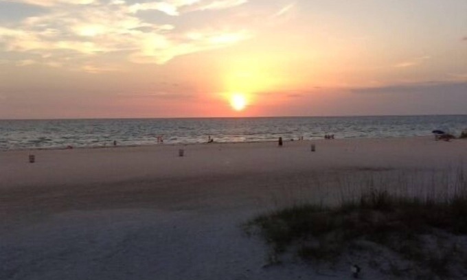 Clearwater Beach Condo | A Little Bit of Paradise-Direct Beachfront