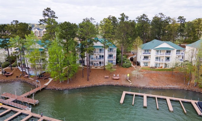 Dadeville Condo | A Little Peace of Lake Martin | 1 Bed, 1 Bath