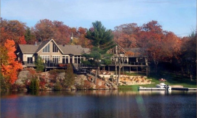 Georgian Bay House | A luxurious villa nestled along the bay upon a rock , breathtaking sunset views