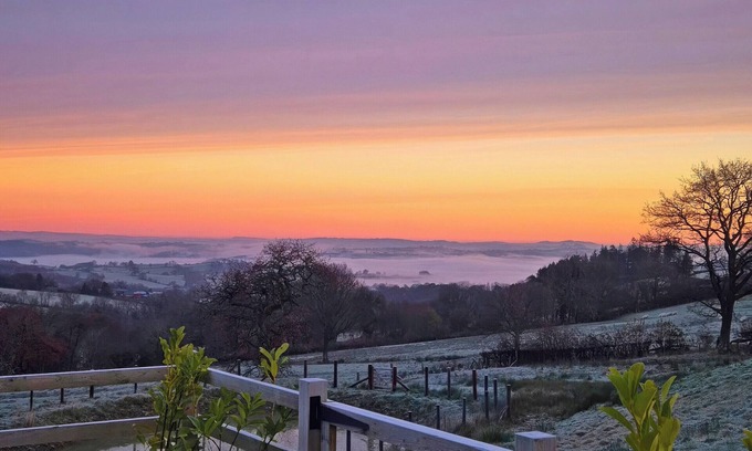 Newtown Cottage | A luxury lodge in the heart of Wales’ countryside, with a private hot tub and fantastic views.