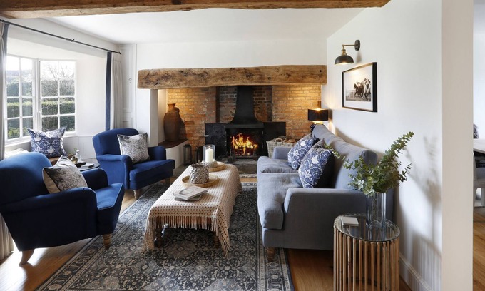 Dumbleton Cottage | A luxury self catering that sleeps 8 guests in 4 bedrooms