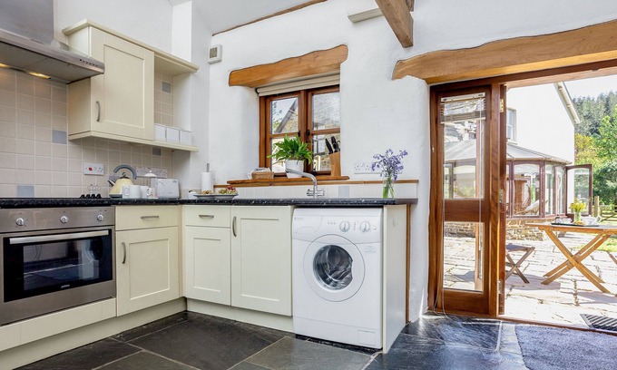 Chulmleigh Cottage | A magnificent barn conversion in a peaceful rural setting with rolling countryside views.