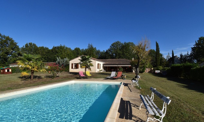 Saint-Martial-de-Nabirat House | A modern, spacious, detached house with private covered pool and fenced garden