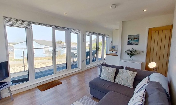 Hayle Ski Chalet | A newly renovated chalet with a fabulous enclosed deck and close to the beach.