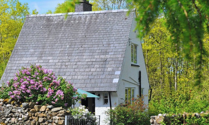 Dolgellau Cottage | A North Wales woodland retreat; a fairytale cottage for magical holidays.