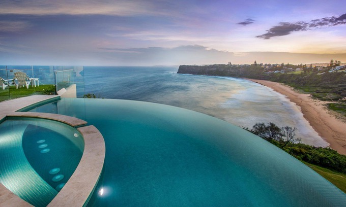 Newport House | A PACIFIC PANORAMA by Palm Beach Holiday Rentals