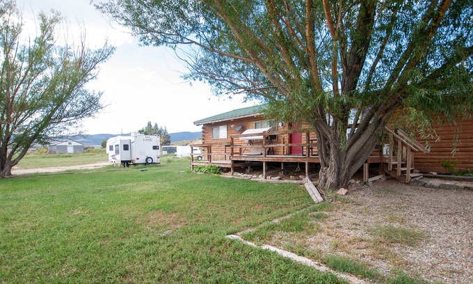Beaver County House | A Peaceful Getaway cabin!