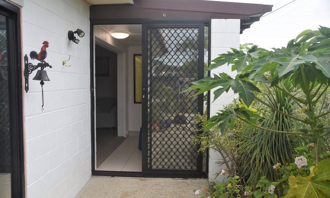 Bellara House | A peaceful Hacienda with lush gardens situated in a quiet steet - Pet Friendly