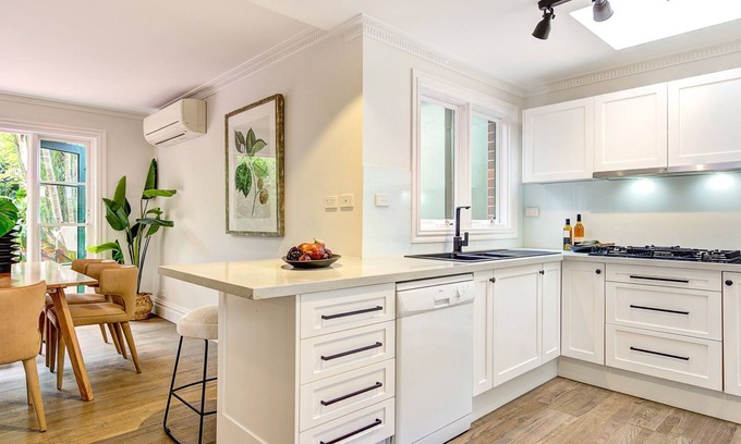 Cremorne Cottage | A perfect base to see Sydney and 10 minutes walk to the Harbour