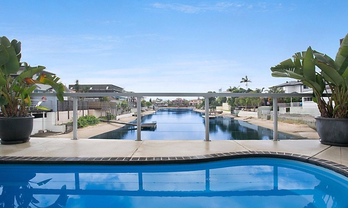Broadbeach Waters Villa | A PERFECT STAY - La Casetta