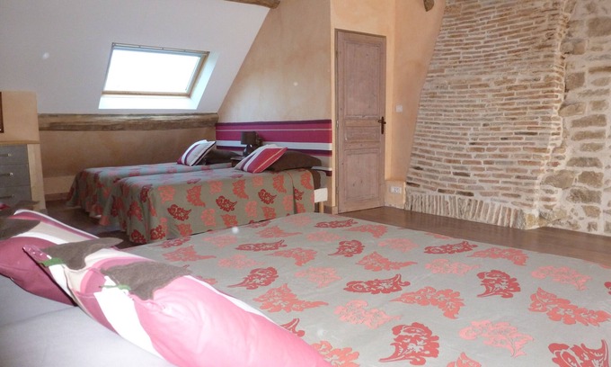 Saint-Maurice-les-Couches Apartment | A place to stay in Burgundy Vineyard - Sleeps 7/9 in a former winery