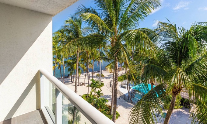 Islamorada Hotel | A Place You'll Surely Enjoy! 3 Comfortable Units, Onsite Pool, Free Parking