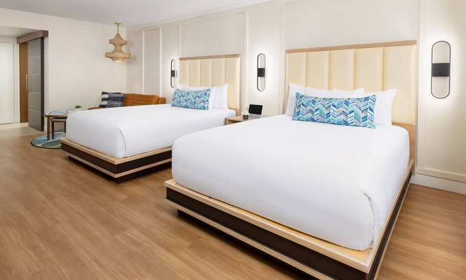 Calabasas Hotel | A Place You'll Surely Enjoy! Outdoor Pool, Minutes to Calabasas Open Space Park