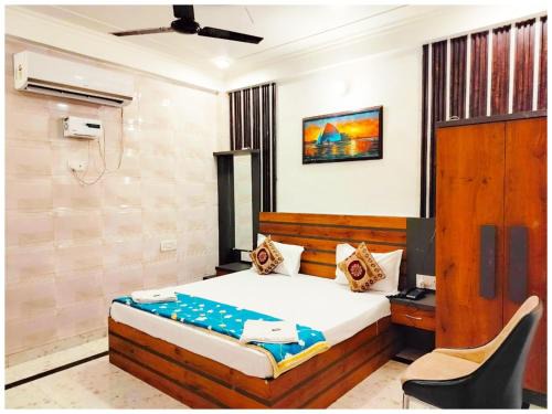 Ayodhya Hotel | A PREMIUM Hotel Nirmala Palace Ayodhya Near Shri Ram Janmabhoomi and Hanuman Garhi - Railway Station - Restaurant & Parking Facilities - Prime Location With Luxury and Spacious Room - Book Now