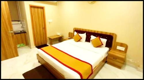 Vrindavan Hotel | A Premium Hotel V N P ! near ISCKON Temple & Prem Mandir - Fully Air Conditioned rooms with all Facilities - Luxury Family Rooms