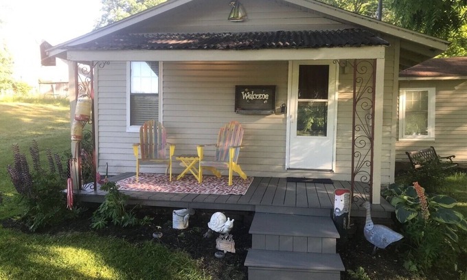 Pultneyville Cottage | A quiet cottage in a historic town, near boating, fishing & dining - SLEEPS 4.