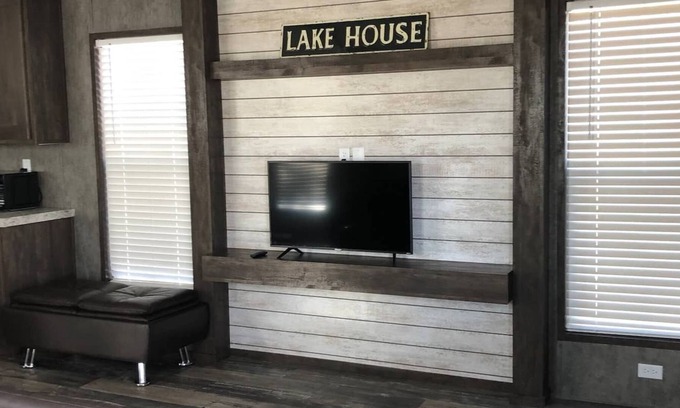 Gordonville House | A Quiet Country Road Getaway