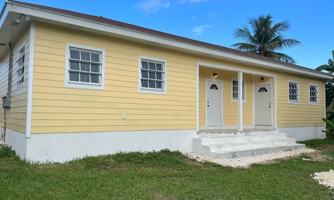 Nassau Apartment | A quiet cozy yard space to relaxed and unwind