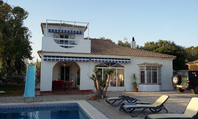 Los Franceses-la Vega Cottage | A quiet place, with great views of the natural park of the Bay of Cádiz.