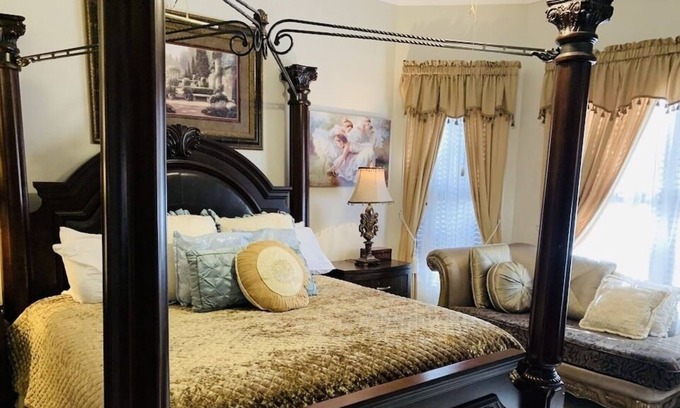 Cliftondale House | A Rare Gem.!! Perfect Getaway !!!20 Min Frm Airport. Luxury home, 6 bedrooms