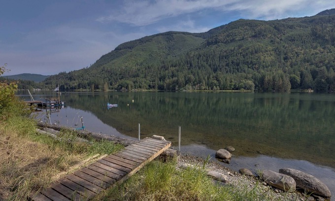 Maple Falls Cabin | A re-styled single story, 3-bedroom, 2-bath ranch style cabin at Silver Lake