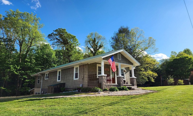 Elizabethton House | A relaxing, peaceful stay awaits you in the mountains of East Tennessee!