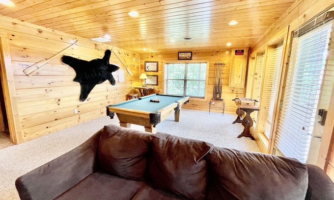 Townsend Cabin | A Rocky Top Rendezview 2 Bedroom Cabin by RedAwning