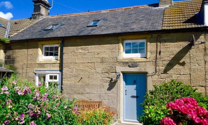 Cresswell Cottage | A romantic retreat with spectacular sea views, right by the beach